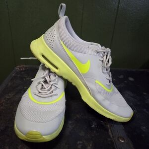 Nike Tennis Shoes Size 8.5 ( Women's)